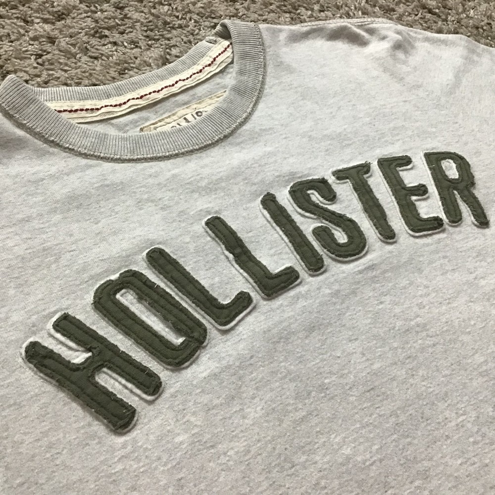 Hollister Men's Long Sleeve Tee Shirt Small Grey Oatmeal Embroidered Spellout